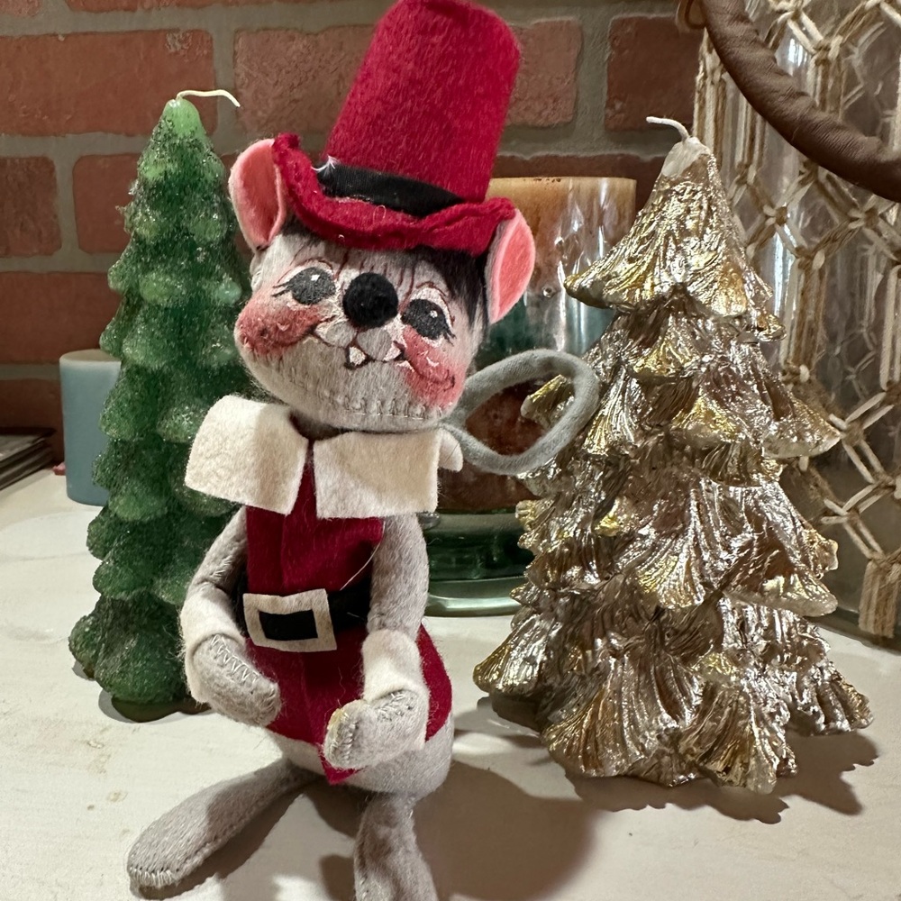Vintage Annalee pilgrim mouse doll